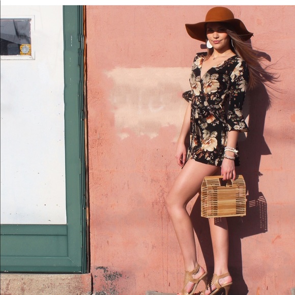 NEW BLUE PEPPER  TRUMPET FLORAL ROMPER - Picture 2 of 5